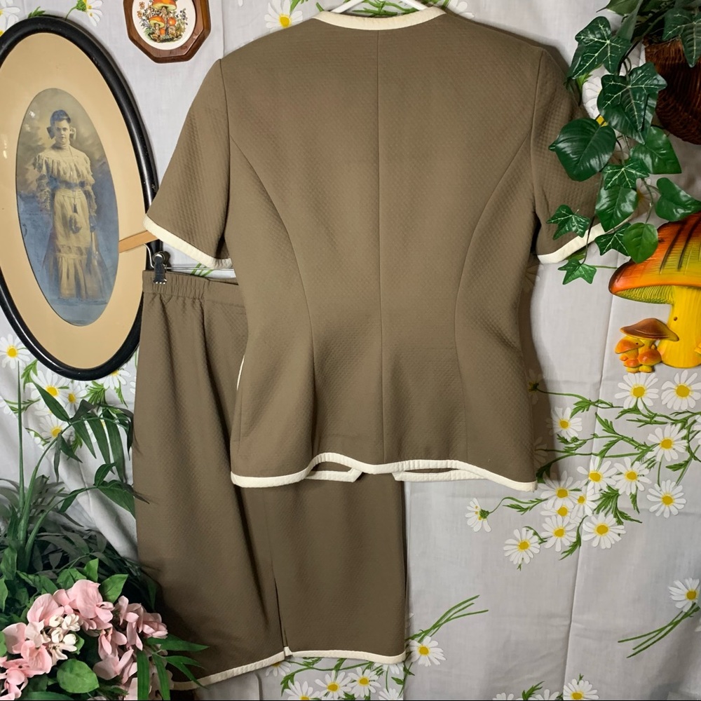 Vintage 80s Oscar de la Renta brown white color block quilted skirt suit set - Picture 9 of 12
